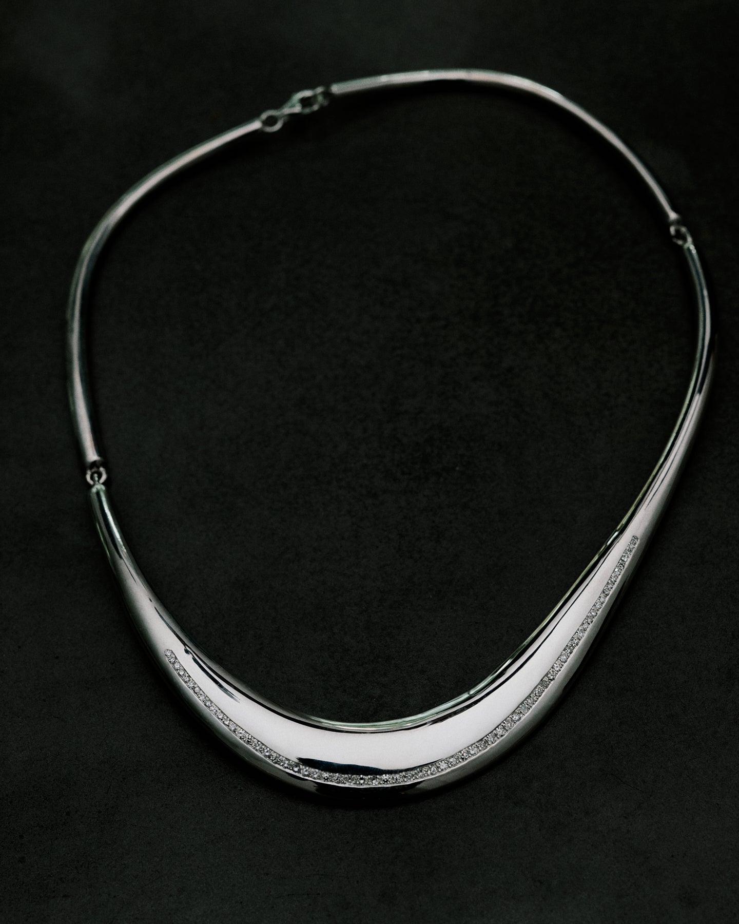 CURVY SILVER DIAMONDS NECKLACE