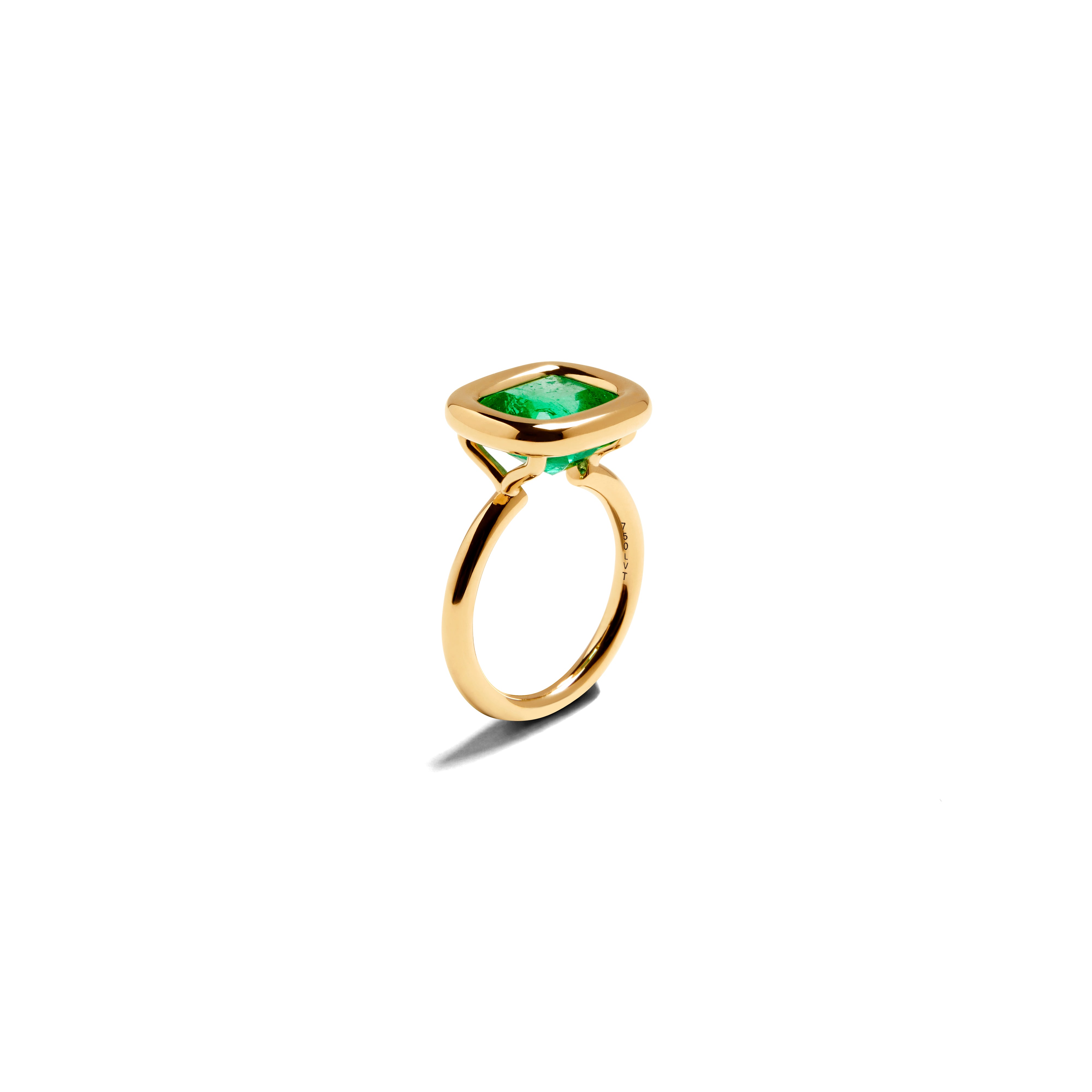EMERALD ROUND COCKTAIL RING