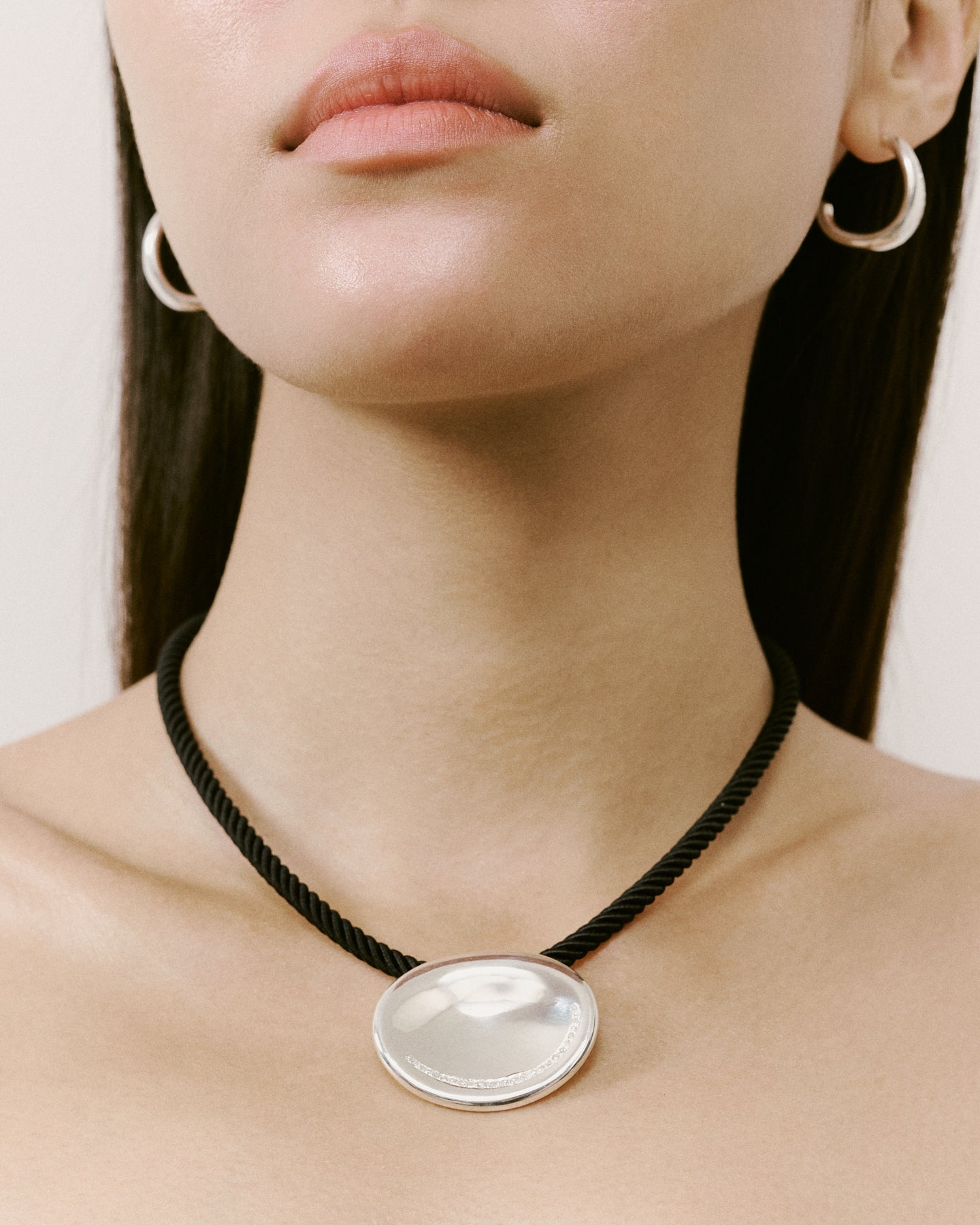 SILVER DIAMONDS COLLAR