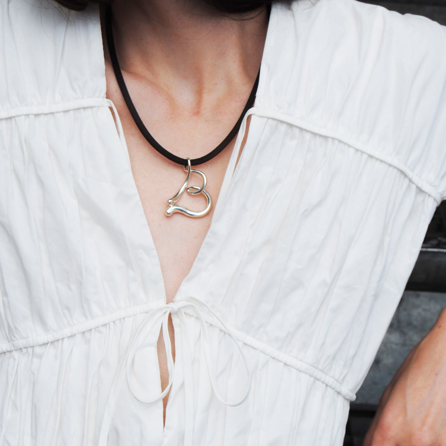 ROUND LETTER CHAIN - DARK BROWN