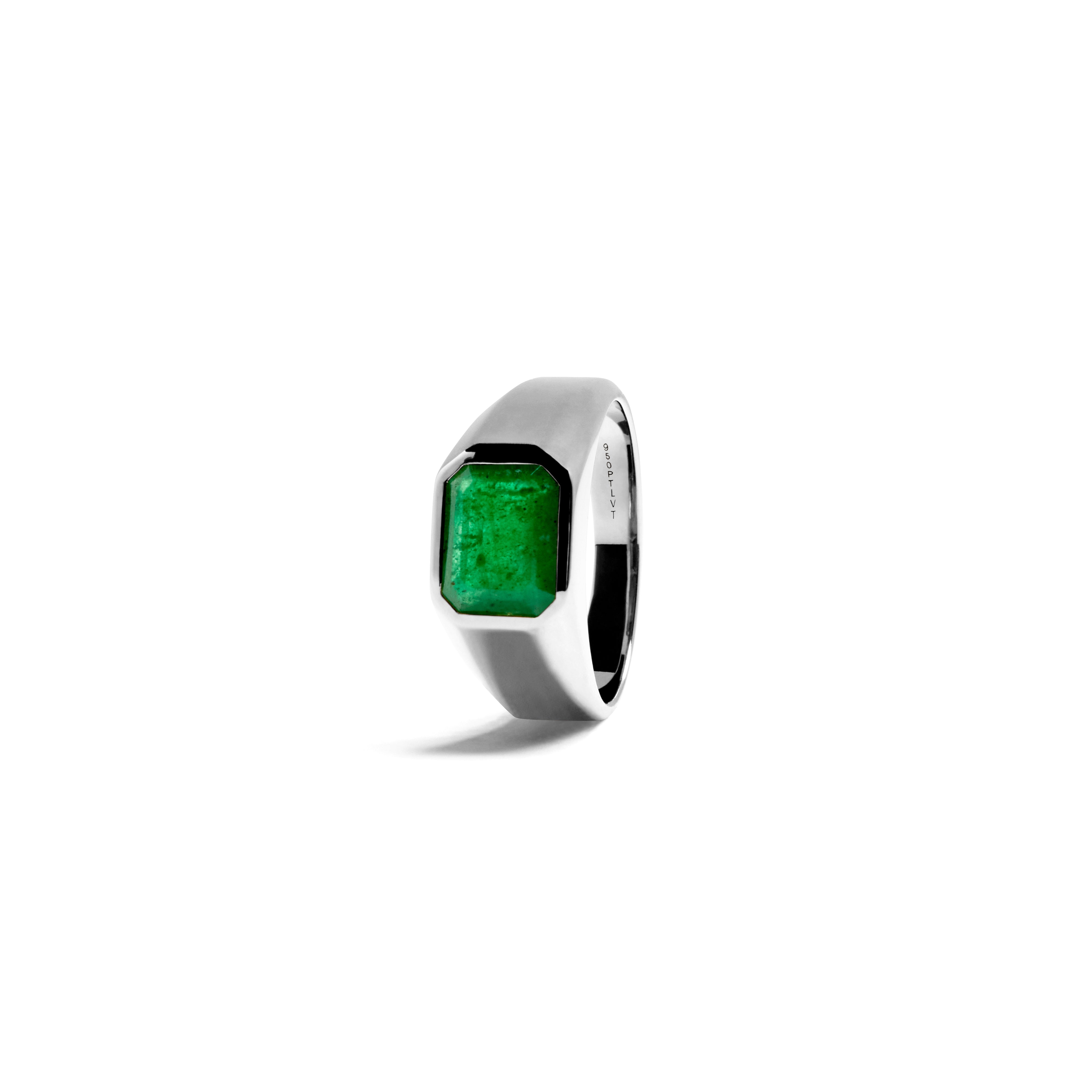 EMERALD SIGNET RING