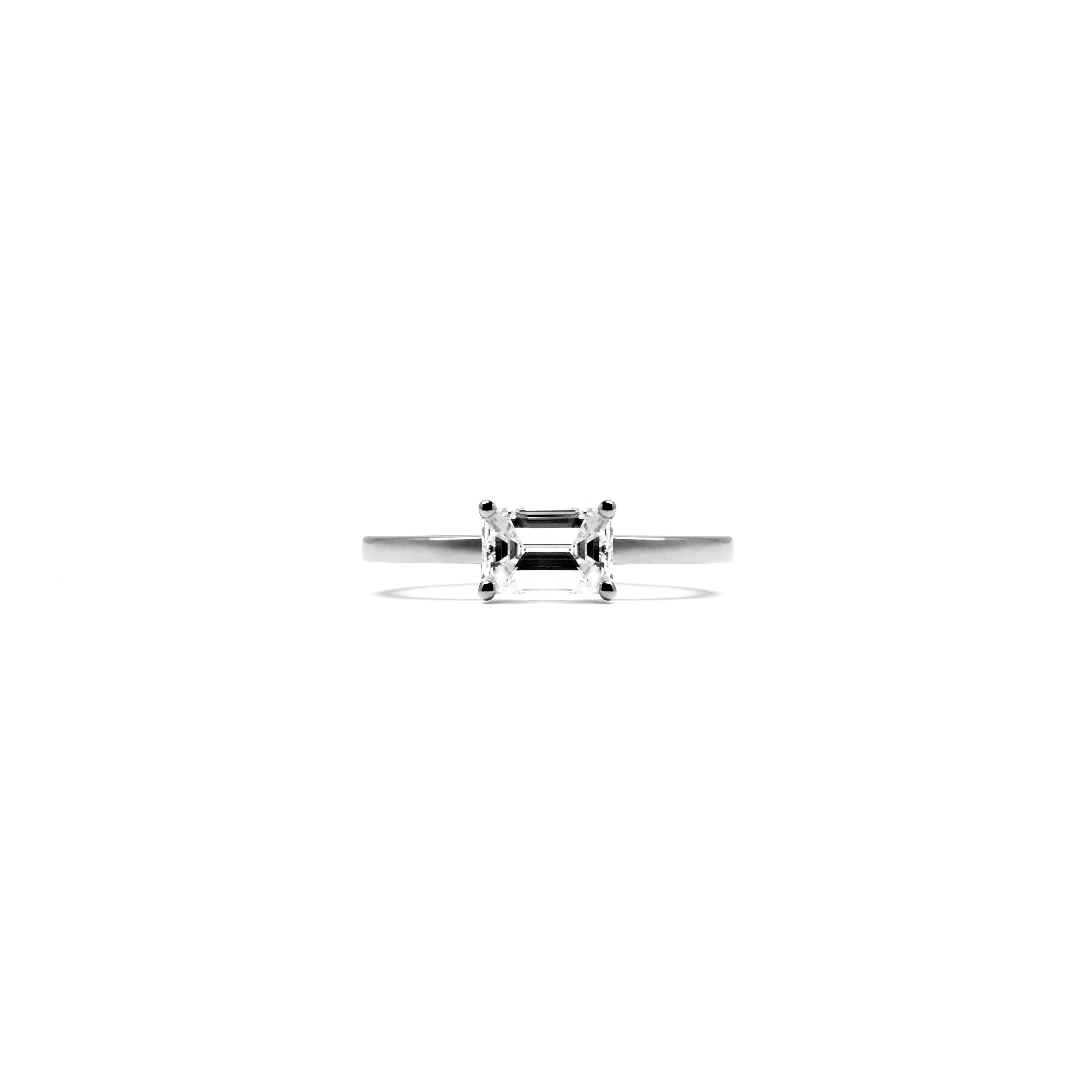 EMERALD CUT DIAMOND SLIM RING 0.7 CT