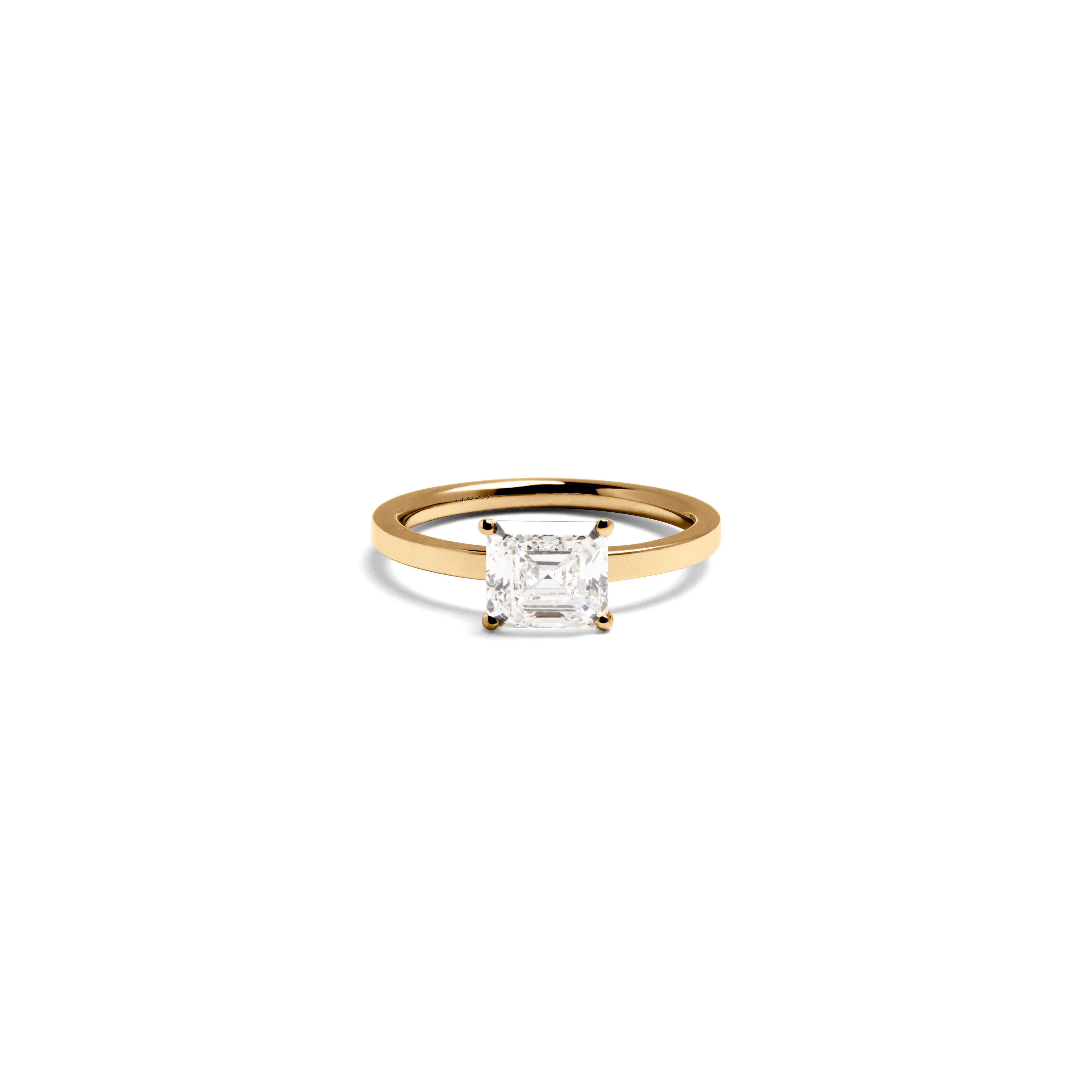 ASSCHER CUT SLIM RING
