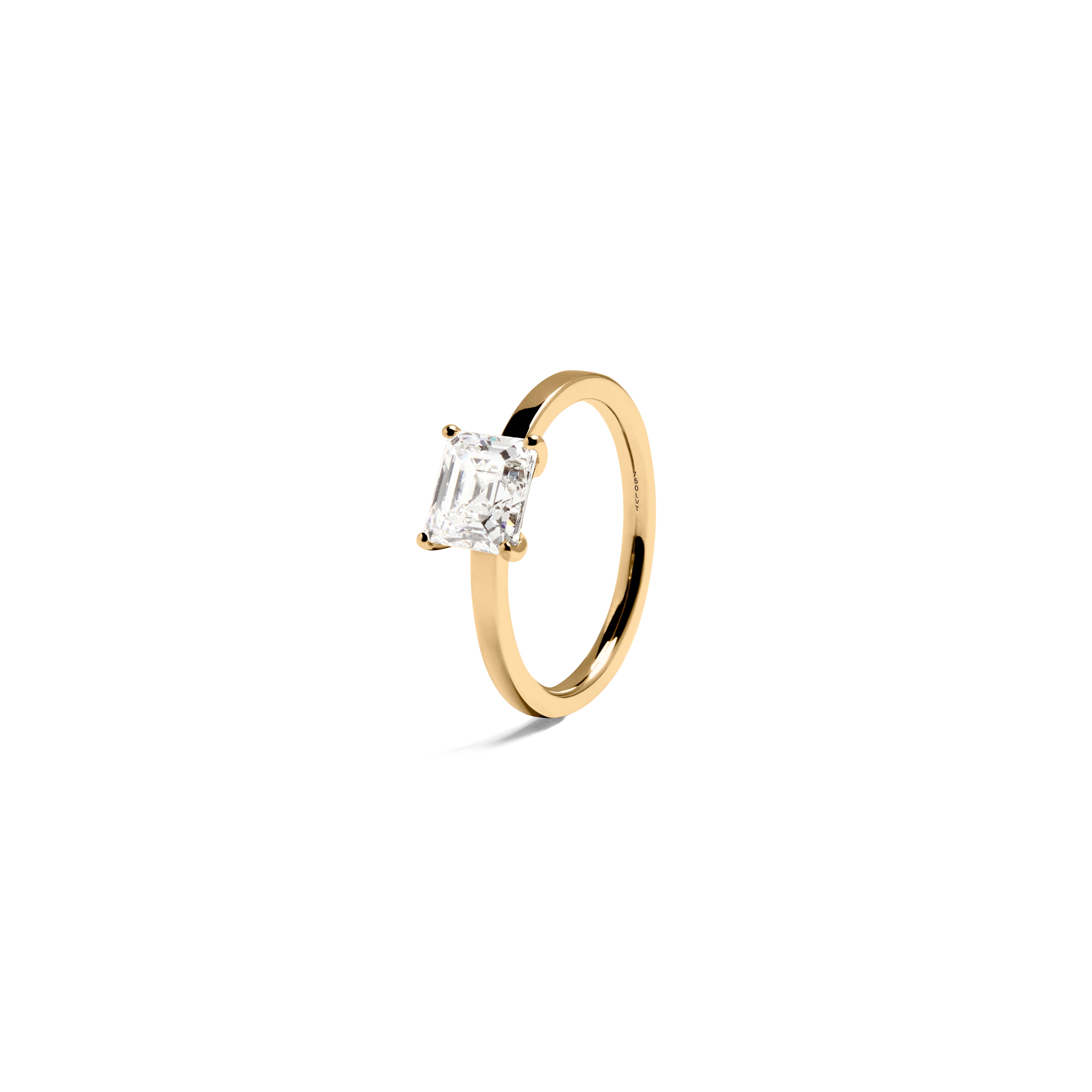 ASSCHER CUT SLIM RING
