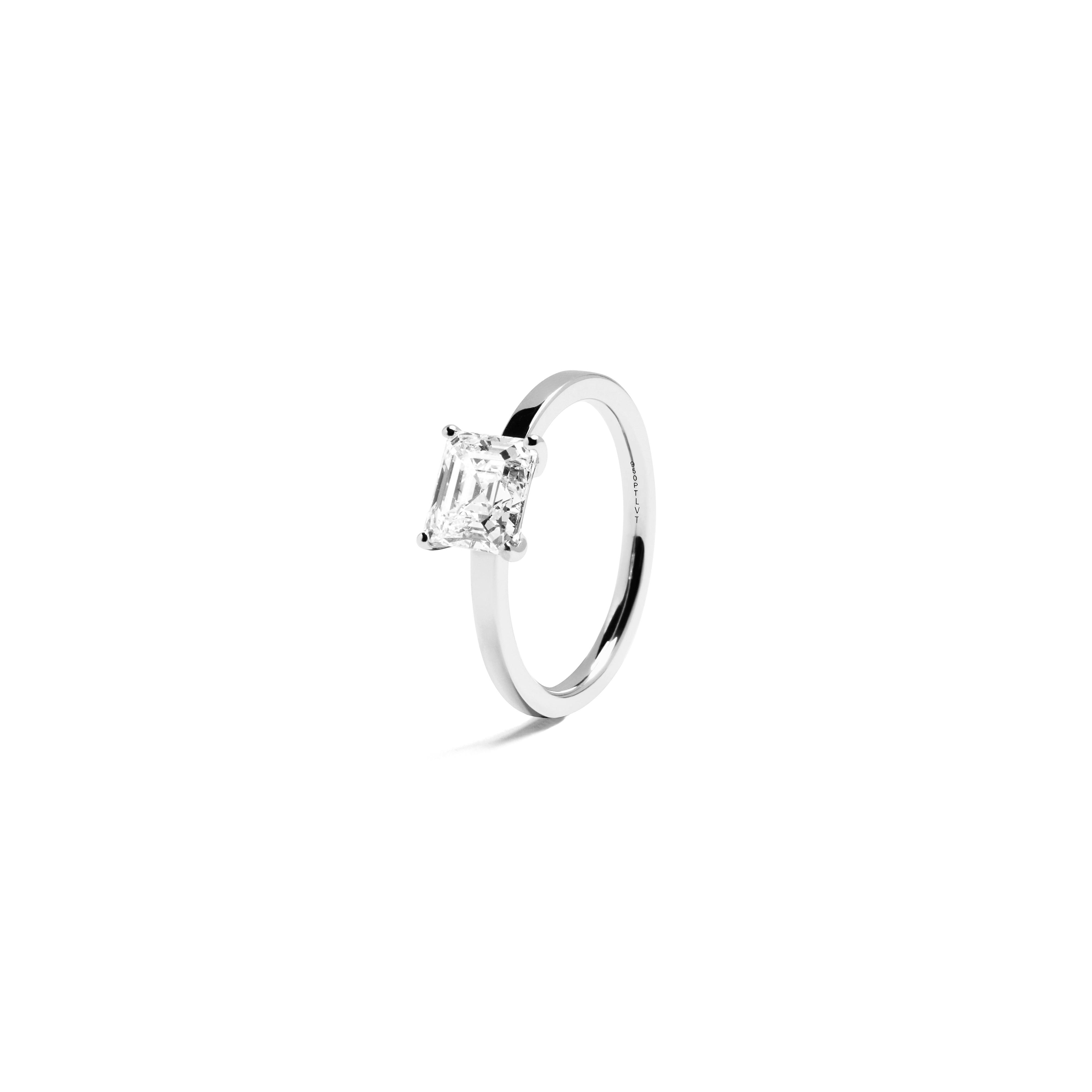 ASSCHER CUT SLIM RING
