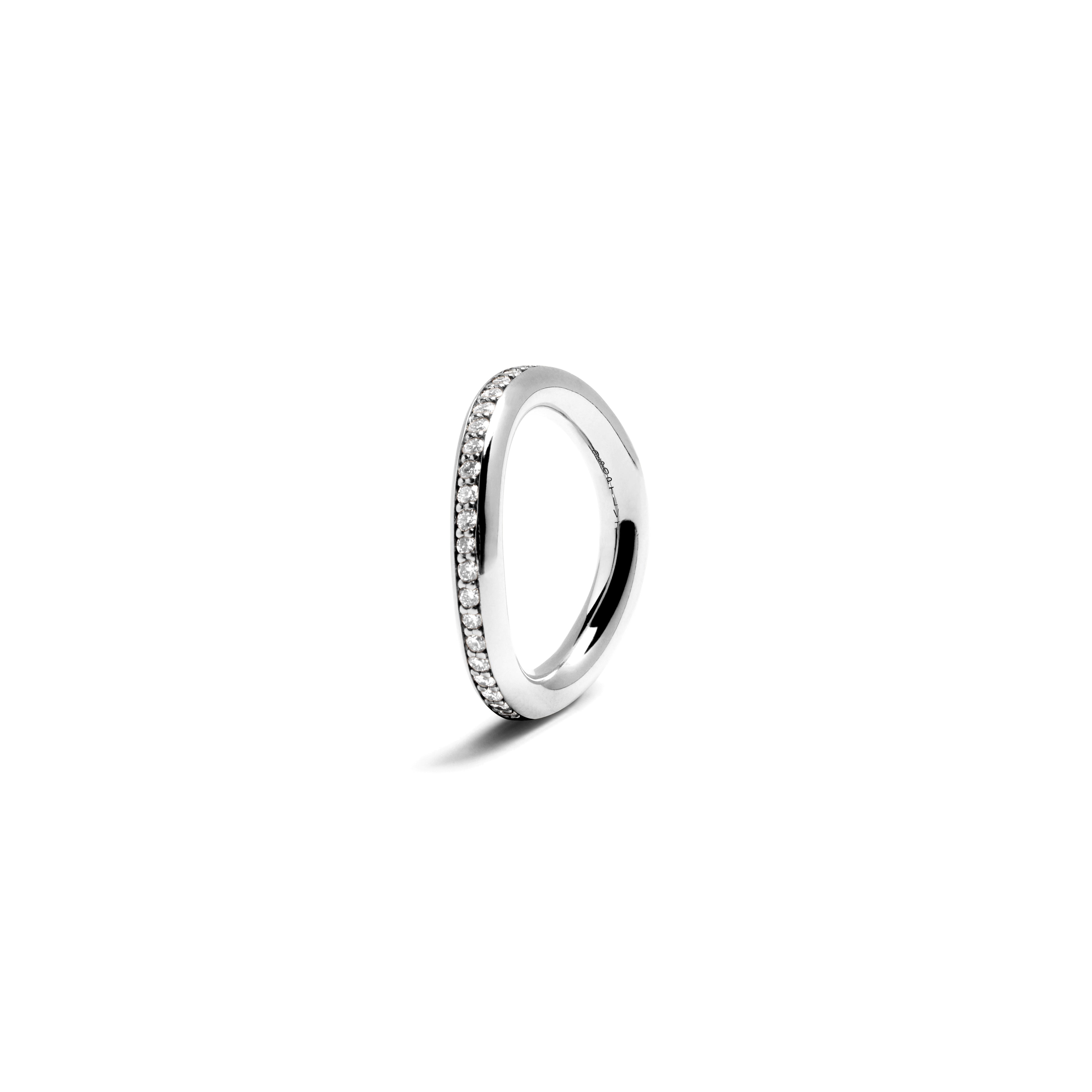 CRESCENT ROUND RING THREE DIAMONDS