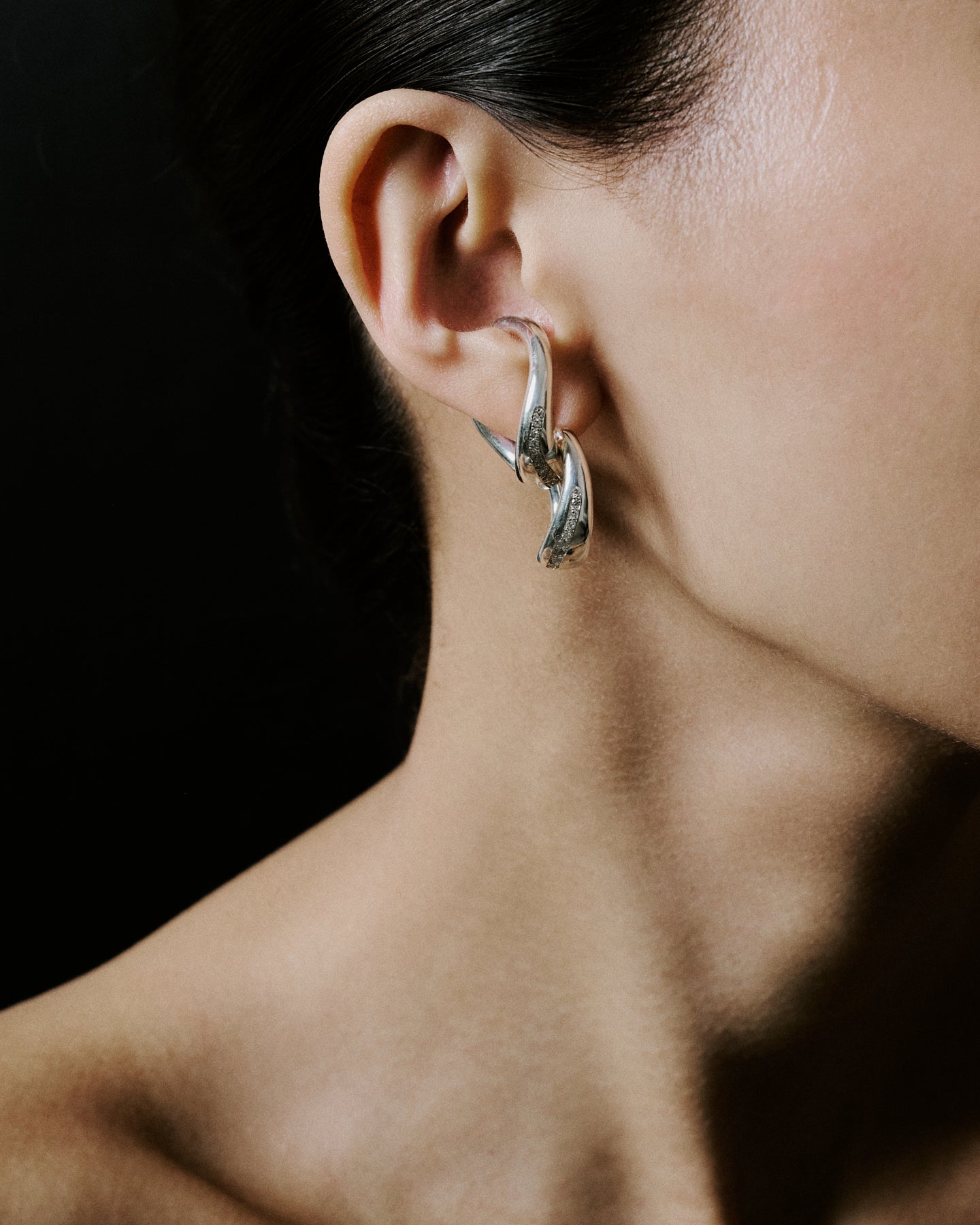 CURVY SILVER DIAMONDS CREOLES