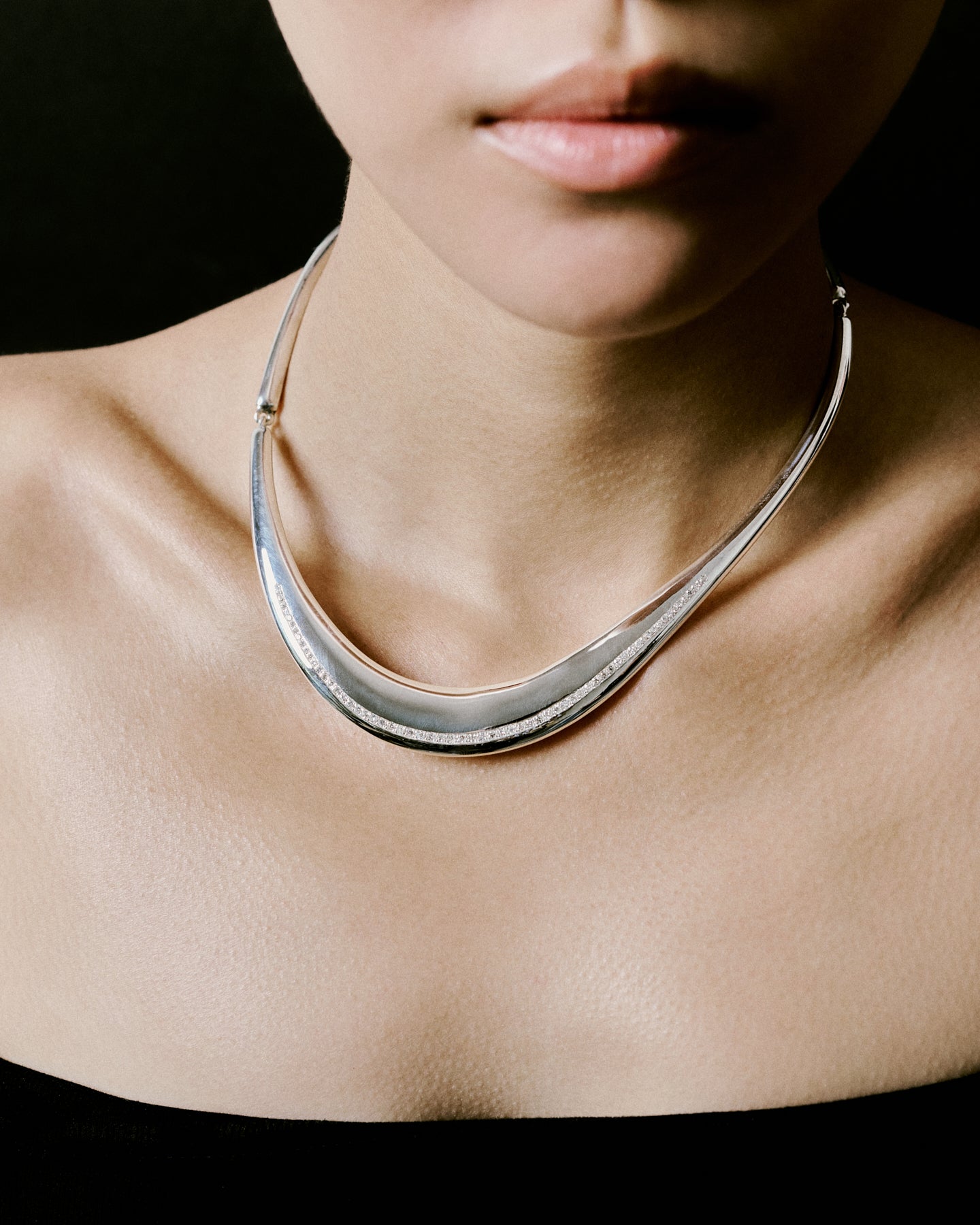 CURVY SILVER DIAMONDS NECKLACE