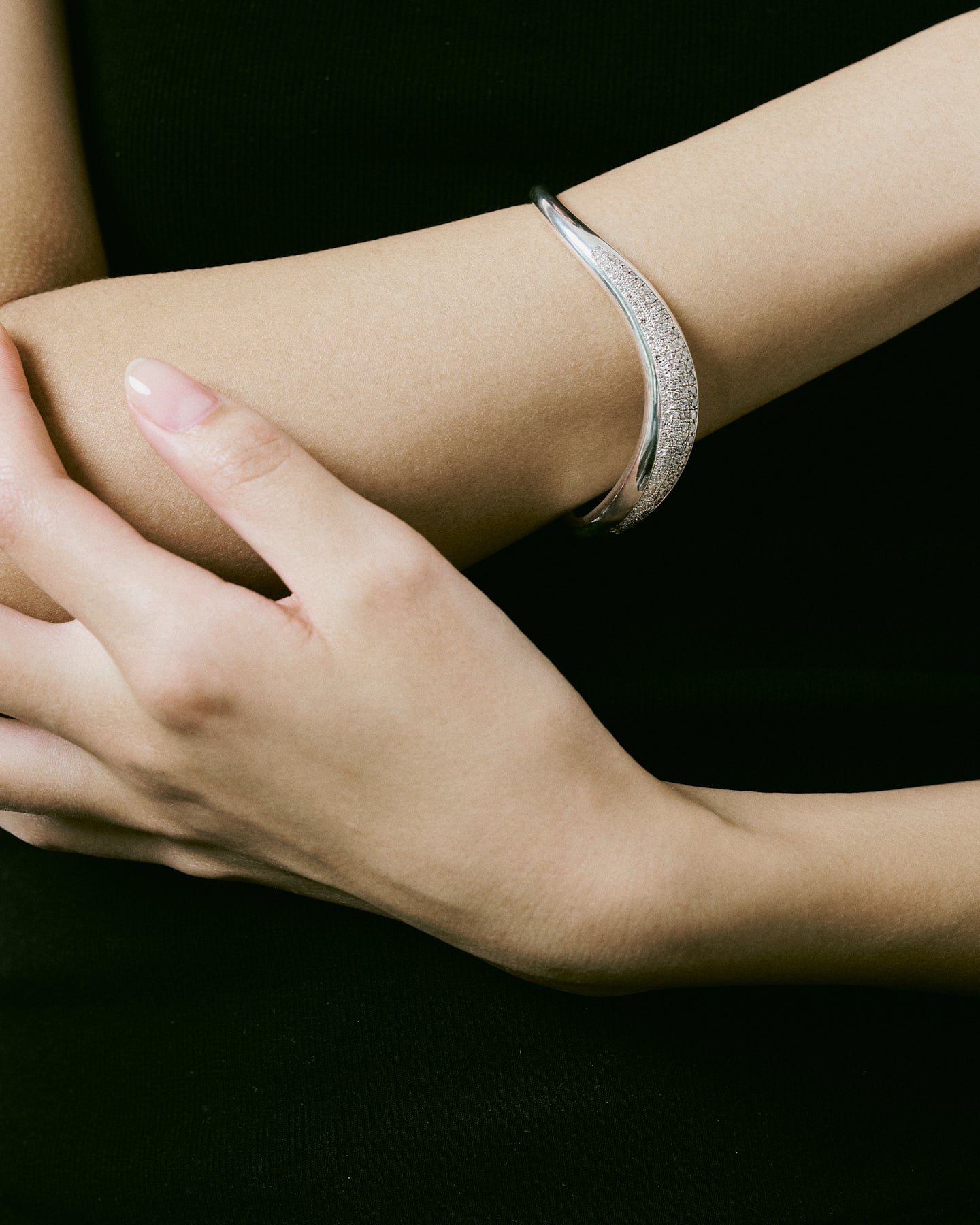 CURVY SILVER PAVÉ DIAMONDS BRACELET
