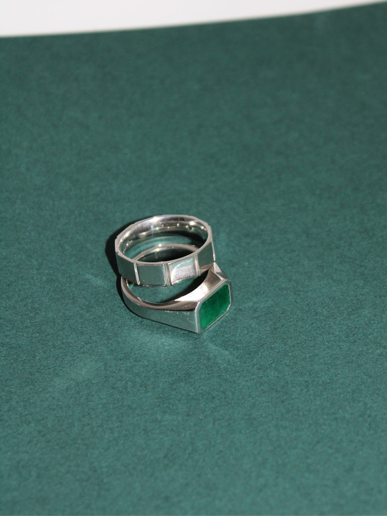 STACK TILE RING SIX x EMERALD SIGNET SLIM RING