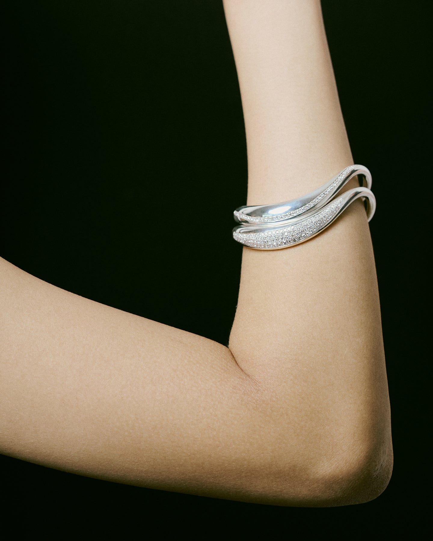 CURVY SILVER DIAMONDS BRACELET