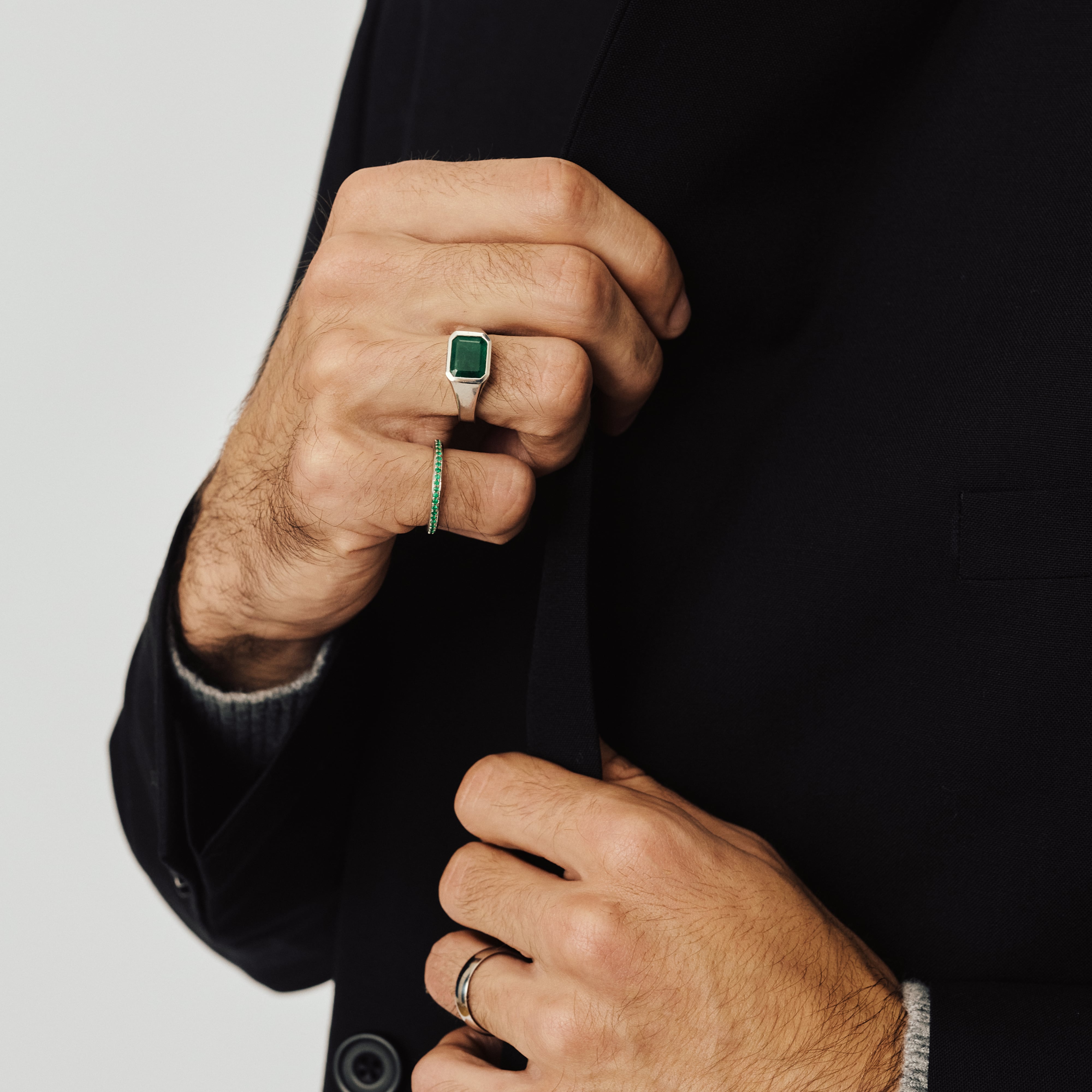 EMERALD SIGNET SLIM RING